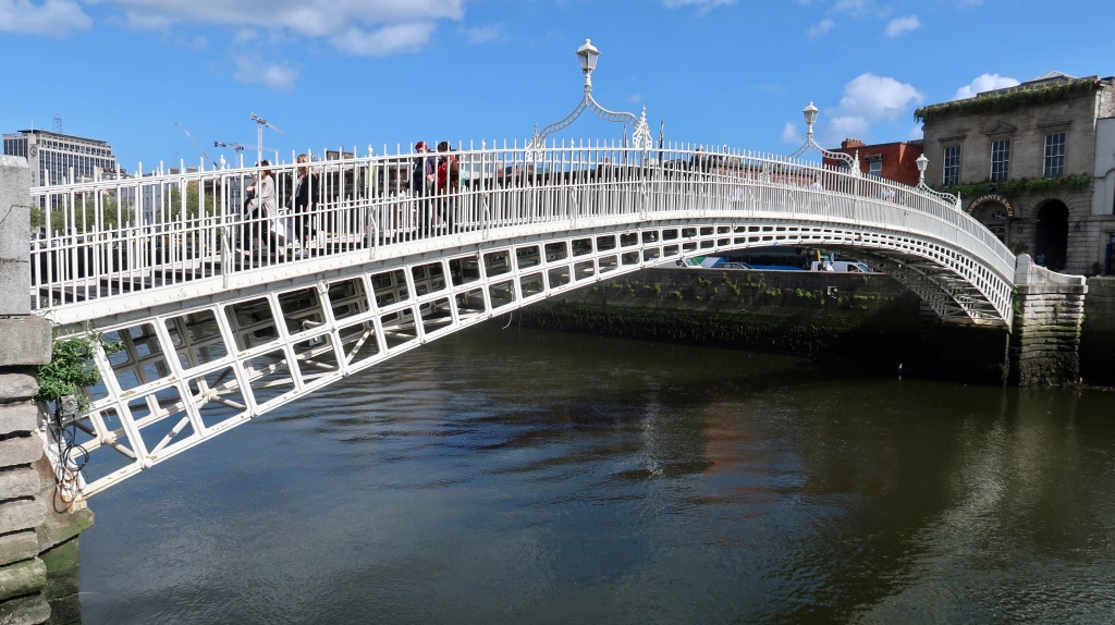 Ha’penny Bridge, Dublin IE